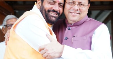 Bharat News:- सीएम धामी ने हरियाणा के मुख्यमंत्री नायब सिंह सैनी का आपने आवास पर स्वागत एवं अभिनंदन किया।