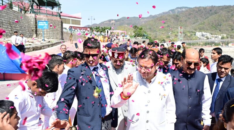 मुख्यमंत्री ने अन्तराष्ट्रीय योग महोत्सव का किया शुभारम्भ  आज विश्व के 180 से अधिक देशों में मनाया जा रहा योग दिवस