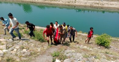 जनपद देहरादून, डाकपत्थर स्थित झूला पूल के पास शक्ति नहर में कूदी अज्ञात महिला, SDRF ने रेस्क्यू कर निकाला बाहर