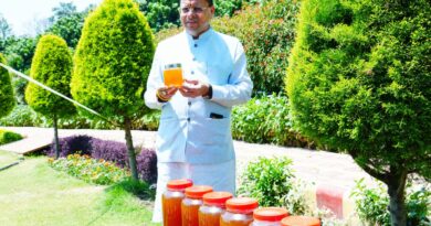 सीएम आवास में शहद की मिठास: मात्र 45 दिनों में 520 किलो शहद का उत्पादन