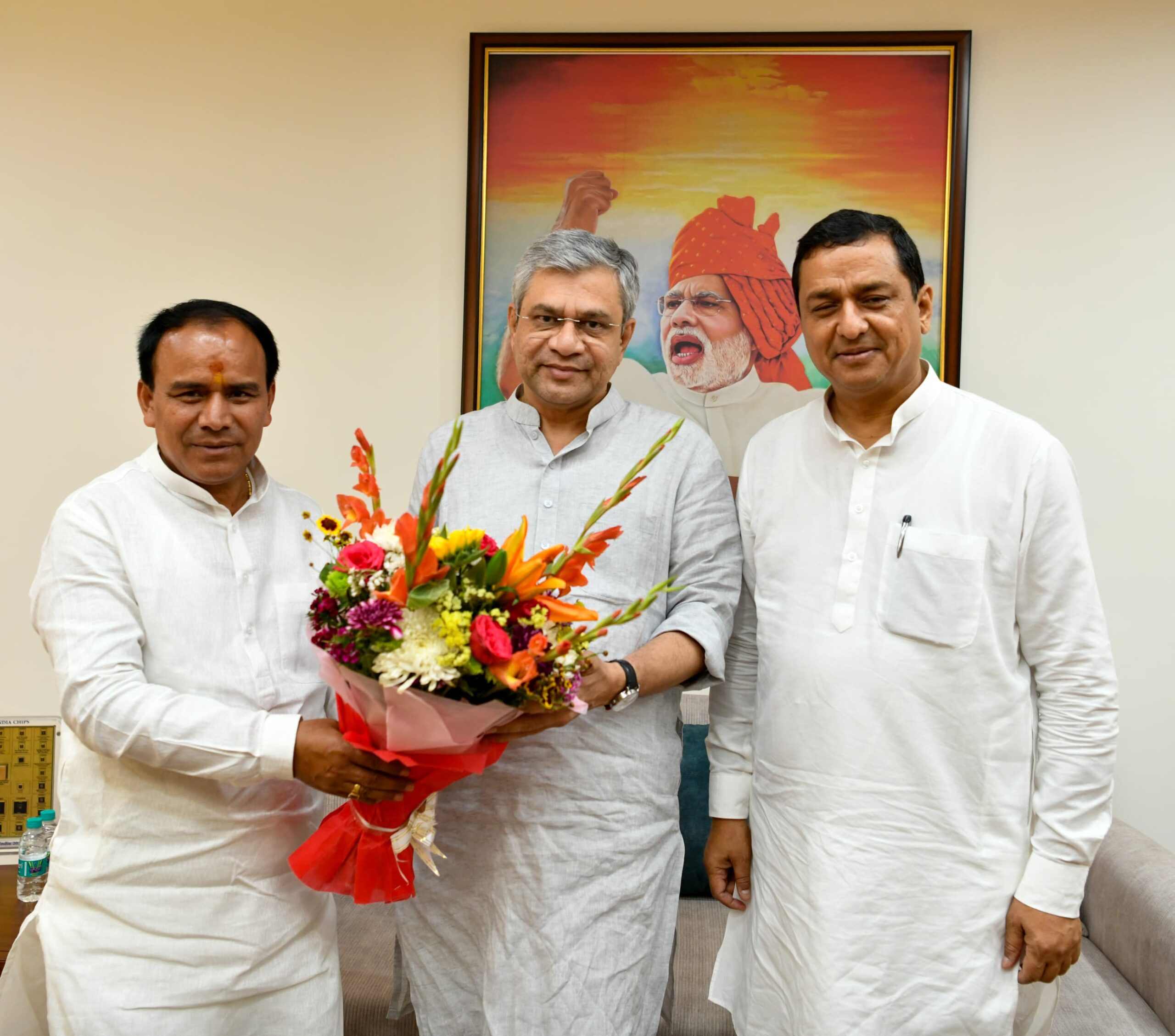 रेल मंत्री से मिले सांसद बलूनी और मंत्री धन सिंह रावत: परियोजना प्रभावितों को जल्द मिलेगा उचित मुआवजा