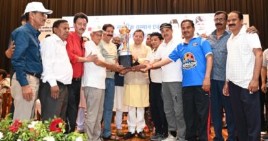 हल्द्वानी में बुजुर्गों का दम: वरिष्ठ नागरिक खेल समारोह में शामिल हुए CM धामी, बुजुर्गों को बताया राष्ट्र की धरोहर