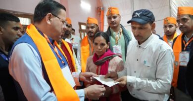 Bharat News:- मुख्यमंत्री धामी ने दिवंगत सोमेंद्र सिंह बोहरा के परिजनों को सौंपी ₹10 लाख की सहायता राशि।