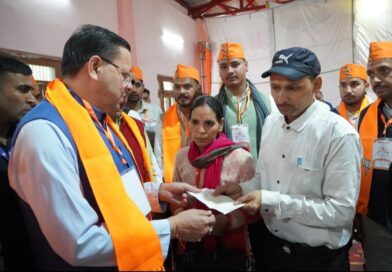 Bharat News:- मुख्यमंत्री धामी ने दिवंगत सोमेंद्र सिंह बोहरा के परिजनों को सौंपी ₹10 लाख की सहायता राशि।