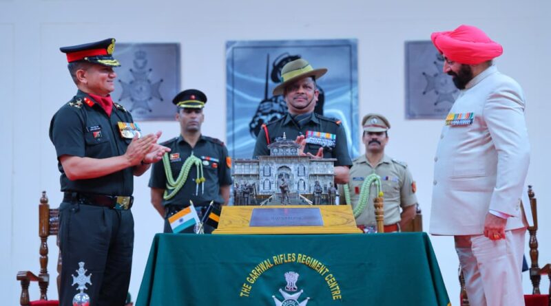 “शौर्य और बलिदान की भूमि है उत्तराखंड”: राज्यपाल ने लैंसडाउन में शहीदों को दी श्रद्धांजलि, वीर नारियों के सम्मान में गूँजा पूरा सभागार