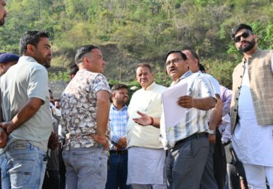 मानसून से पहले सुरक्षा की तैयारी: कैबिनेट मंत्री गणेश जोशी ने किया कार्लीगाड़ का स्थलीय निरीक्षण