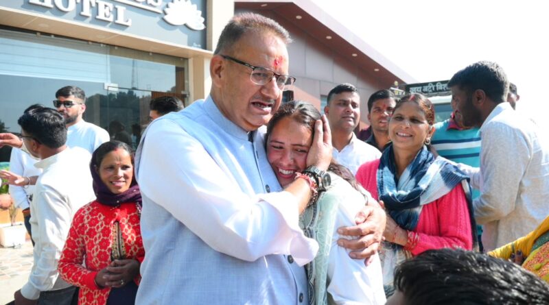 ग्रामीणों की बात सुनकर अधिकारियों को दिए आपसी समन्वय के निर्देश, बोले— “जनता को विश्वास में लेकर ही शुरू होगा काम”