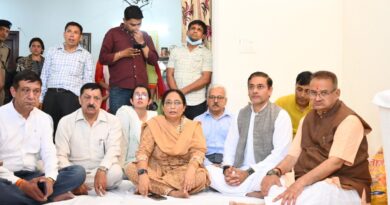 पूर्व सीएम खंडूड़ी के अंतिम दर्शन करने पहुंचे कैबिनेट मंत्री गणेश जोशी