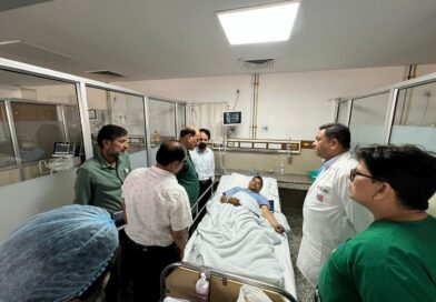 अग्निकांड के बाद घायलों से मिलने कैलाश अस्पताल पहुंचे स्वास्थ्य मंत्री सुबोध उनियाल