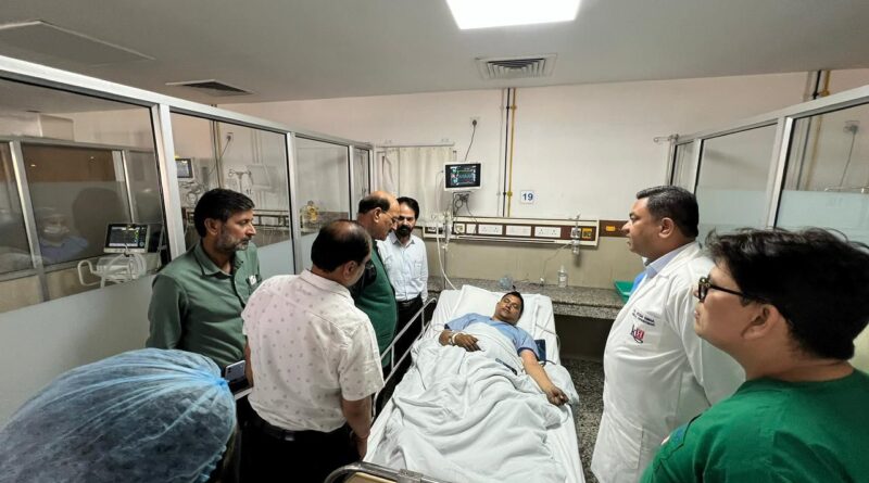 अग्निकांड के बाद घायलों से मिलने कैलाश अस्पताल पहुंचे स्वास्थ्य मंत्री सुबोध उनियाल