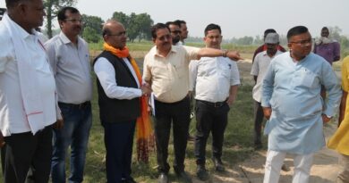 नेपाल सीमा पर बाढ़ सुरक्षा कार्यों का जायजा लेने खटीमा पहुंचे आपदा प्रबंधन सचिव