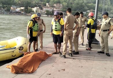 ऋषिकेश के डबल ट्रिपल बीच पर बड़ा हादसा, गंगा में डूबे अमरोहा के दो युवक