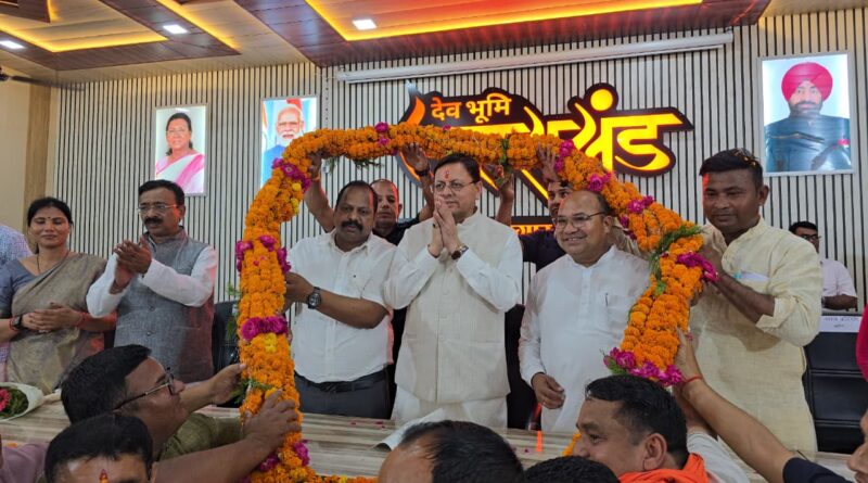 खटीमा में पंचायत जनप्रतिनिधियों से बोले सीएम धामी- “विकसित गांवों से ही बनेगा विकसित भारत”