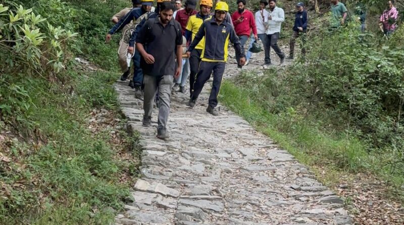 नैनीताल की चाइना पीक पर बड़ा हादसा, ट्रैकिंग के दौरान 50 मीटर गहरी खाई में गिरा पर्यटक