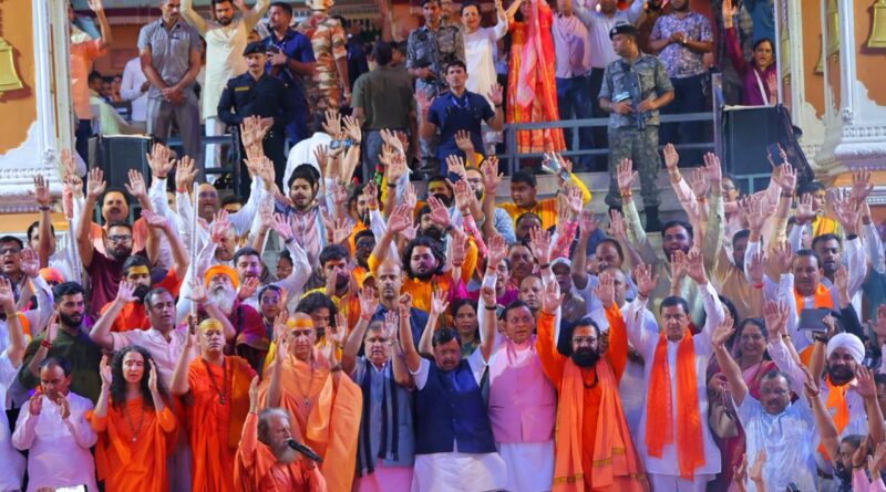 ऋषिकेश में श्रद्धा और सनातन का अद्भुत संगम, नितिन नबीन और सीएम धामी ने की भव्य गंगा आरती