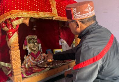 महासू देवता मंदिर में पूजा अर्चना कर करोड़ो देशवासियों के प्रेरणास्रोत  नरेन्द्र मोदी को दी लम्बे कार्यकाल की बधाॅई।