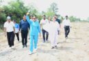 खेल विश्वविद्यालय की जमीन पर पहली बार पहुंचीं खेल मंत्री रेखा आर्या, माथे से लगाई गौलापार की मिट्टी