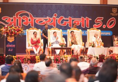कवि केवल शब्दों के निर्माता नहीं होते बल्कि वे समाज के चिंतक, मार्गदर्शक और प्रेरक। सीएम धामी