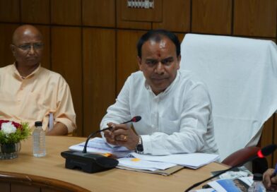 परीक्षा प्रबंधन की जिम्मेदारी विश्वविद्यालय प्रशासन की होगी  समीक्षा बैठक में तकनीकी शिक्षा मंत्री डाॅ. रावत की दो टूक