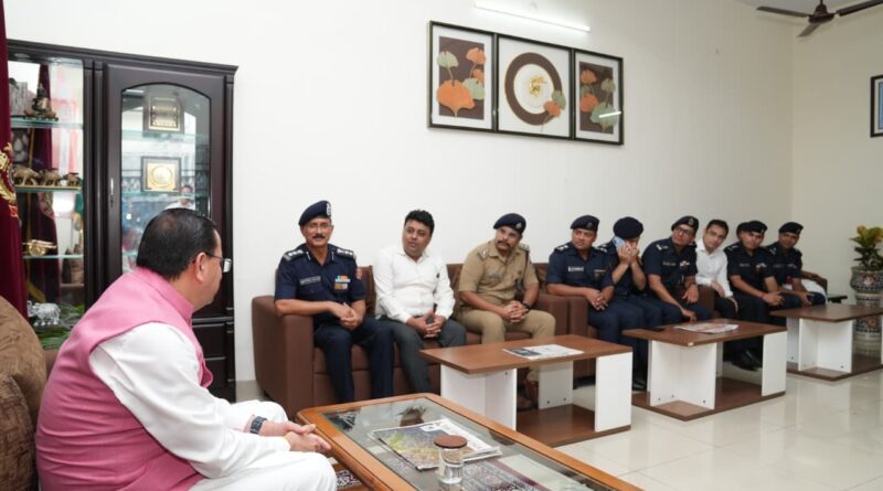 मुख्यमंत्री पुष्कर सिंह धामी ने एनडीआरएफ बटालियन गदरपुर का किया भ्रमण, जवानों से संवाद कर आपदा प्रबंधन व्यवस्थाओं की ली जानकारी