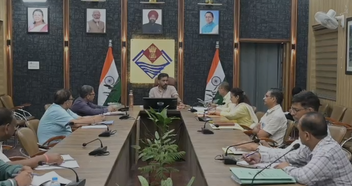 देहरादून में ठोस अपशिष्ट प्रबंधन पर सख्त हुए डीएम, अनधिकृत डंपिंग साइटों पर कार्रवाई के निर्देश