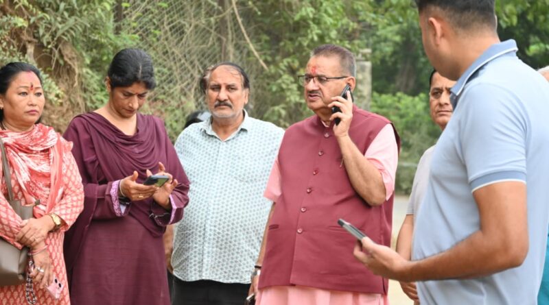 बरसात के दौरान आवागमन बाधित न हो, सुरक्षात्मक कार्य शीघ्र पूरे किए जाएं : कैबिनेट मंत्री गणेश जोशी
