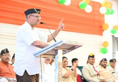 कोटद्वार में आयोजित वीर सैनिक सम्मान समारोह को संबोधित करते सैनिक कल्याण मंत्री गणेश जोशी