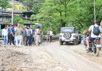 देहरादून-मसूरी मार्ग के क्षतिग्रस्त मार्ग का मंत्री गणेश जोशी ने किया निरीक्षण, पुनर्निर्माण में तेजी के निर्देश