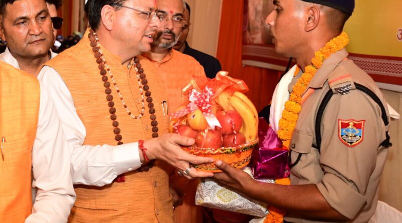 पाँच पुलिसकर्मियों एवं पाँच पर्यावरण मित्रों को सराहनीय सेवाओं के लिए किया सम्मानित