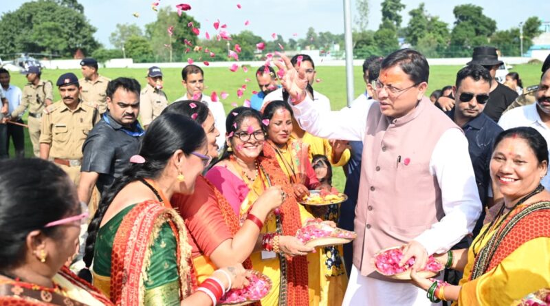 मुख्यमंत्री धामी की बड़ी घोषणा: अब 60 वर्ष की आयु से महिलाओं को रोडवेज बसों में मिलेगा मुफ्त सफर