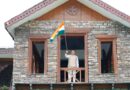 मुख्यमंत्री धामी ने मुख्यमंत्री आवास पर तिरंगा लगाकर दिया ‘हर घर तिरंगा’ का संदेश