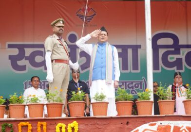 स्वतंत्रता दिवस पर मुख्यमंत्री  पुष्कर सिंह धामी ने परेड ग्राउंड में किया ध्वजारोहण