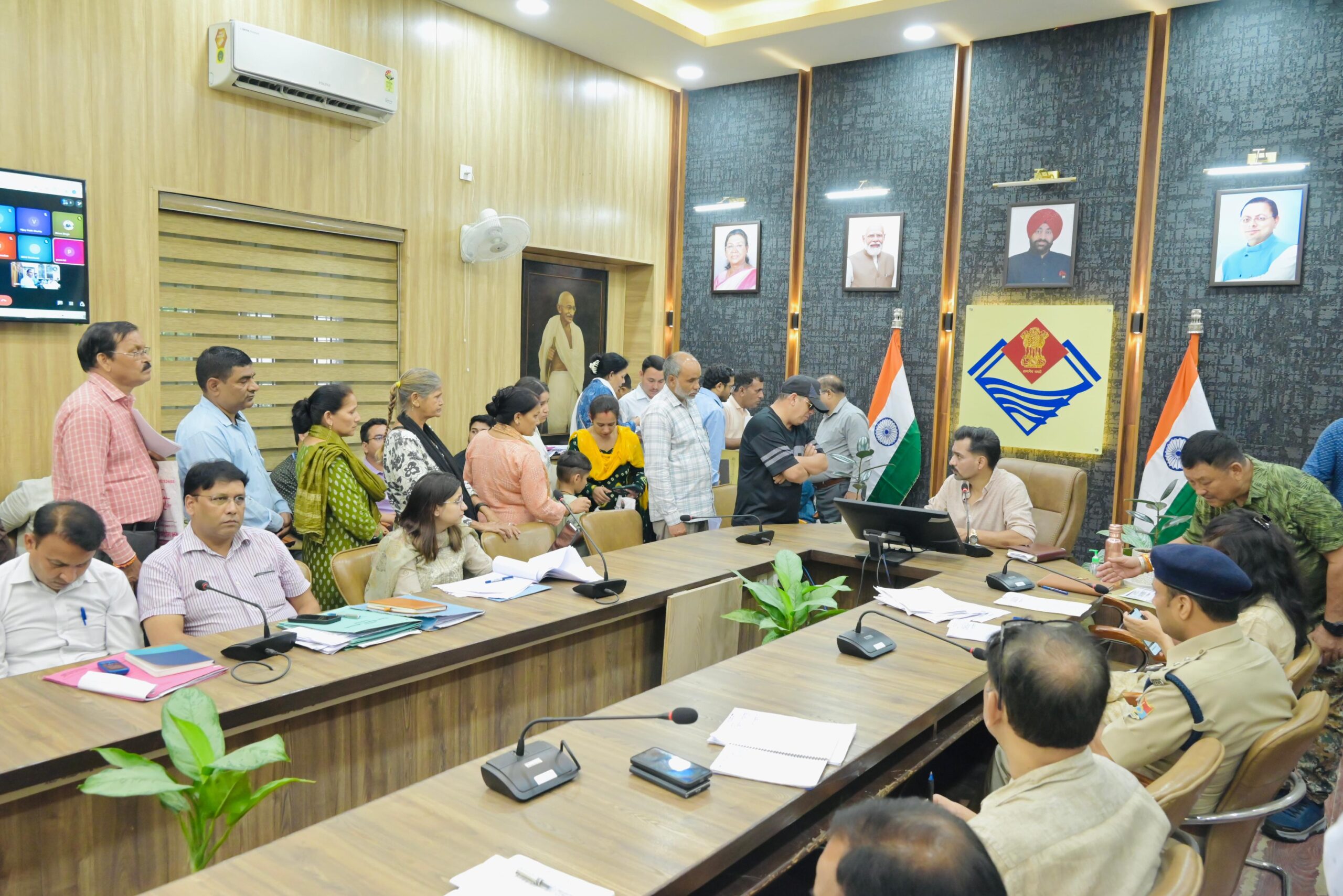 अतिक्रमण पर कड़ा रुख, अधिकारियों को फील्ड में उतारा