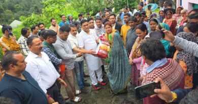 मंत्री कैड़ा ने जिलाधिकारी को दिये मुवावजा देने के निर्देश
