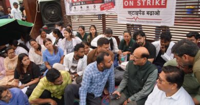 मंत्री सुबोध उनियाल ने दून अस्पताल पहुंचकर पीजी, एसआर और जेआर डॉक्टरों को दिया स्टाइपेंड बढ़ाने का भरोसा