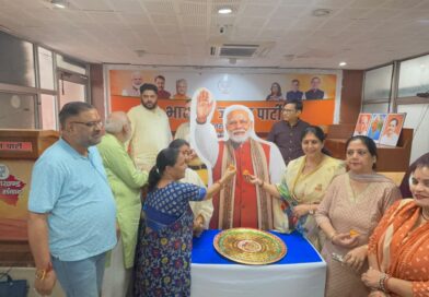 भाजपा मुख्यालय में हर्षोल्लास से मनाया गया प्रधानमंत्री नरेंद्र मोदी का जन्मदिन