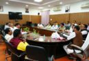 सफाई कर्मचारियों के अधिकारों एवं कल्याणकारी योजनाओं के प्रभावी क्रियान्वयन को लेकर आयोग के अध्यक्ष ने की समीक्षा बैठक