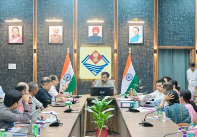 स्वास्थ्य सेवाओं में लापरवाही पर जिलाधिकारी सख्तः एएनएम निलंबित, मातृ एवं शिशु मृत्यु दर घटाने के लिए टास्क फोर्स के निर्देश