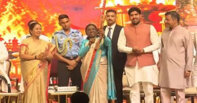 दिल्ली में 221 फीट ऊंचे रावण के पुतले का दहन, राष्ट्रपति द्रौपदी मुर्मू और सीएम रेखा गुप्ता रहीं मौजूद