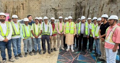 महाराज ने किया निर्माणाधीन जमरानी बांध का निरीक्षण