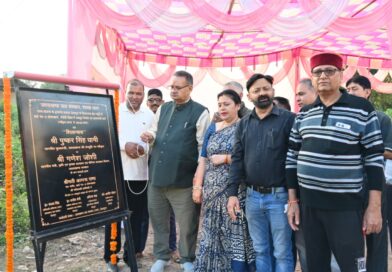 गंगोत्री विहार में 2.04 करोड़ रुपये की लागत से बनने वाले नलकूप का कैबिनेट मंत्री गणेश जोशी ने किया शिलान्यास