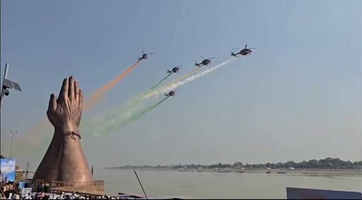 वाराणसी में पीएम मोदी ने देखा भव्य एयर शो, राफेल-मिराज समेत लड़ाकू विमानों ने दिखाया शौर्य